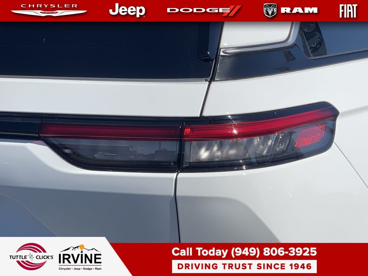 New 2026 Bright White Clear-Coat Exterior Paint Jeep Limited image 9