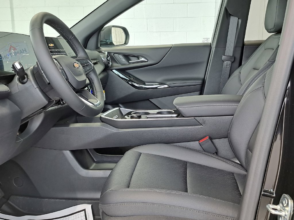 New 2027 Mosaic Black Metallic Chevrolet LT image 12