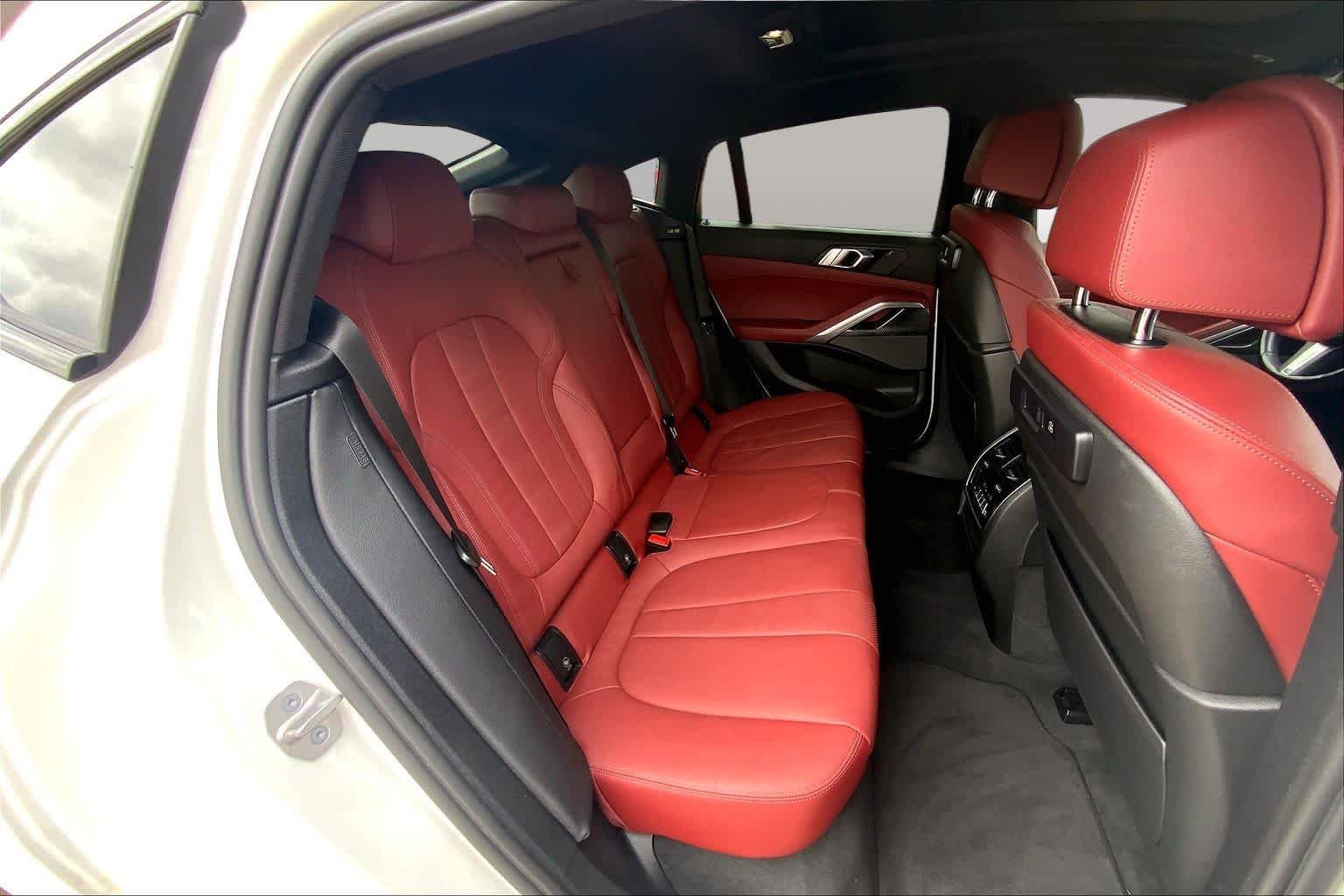 Used 2021 Alpine White BMW M50i image 20
