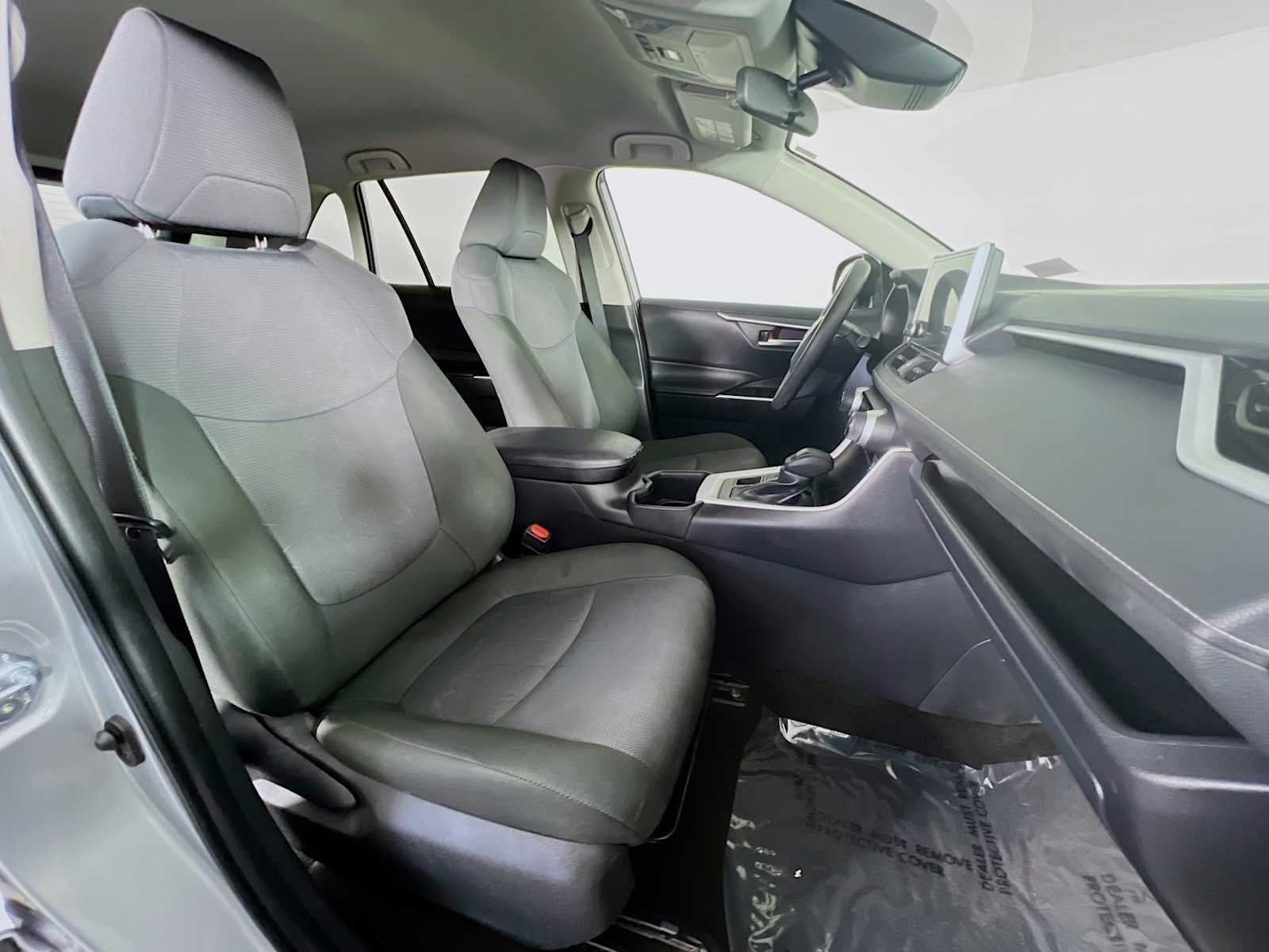 Used 2025 Silver Sky Metallic Toyota XLE image 27
