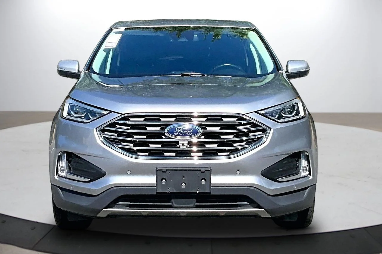 Used 2023 Silver Ford Titanium image 3