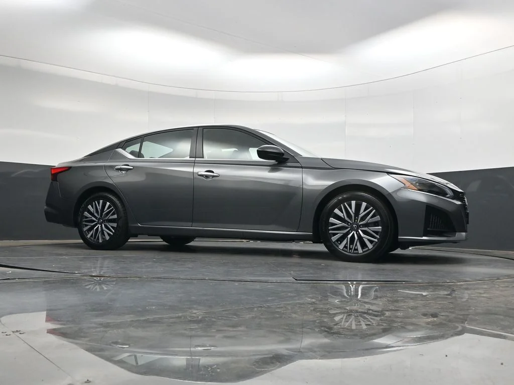 Used 2025 Gray Nissan 2.5 SV image 34