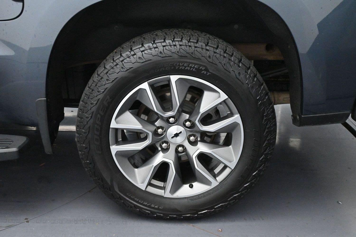 Used 2021 SHADOW GRAY METALLIC Chevrolet RST image 33