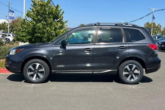 Used 2017 Gray Subaru 2.5i Limited image 7