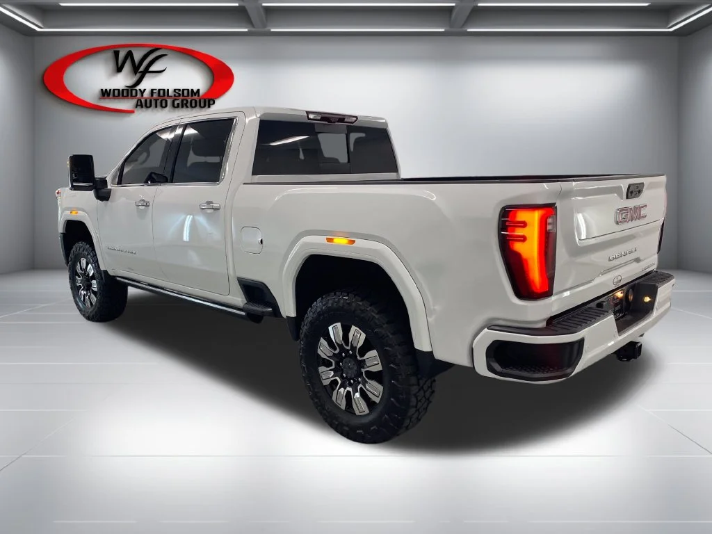 Used 2024 White GMC Denali image 9