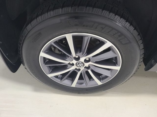 Certified Used 2018 Blizzard Pearl Toyota XLE image 41