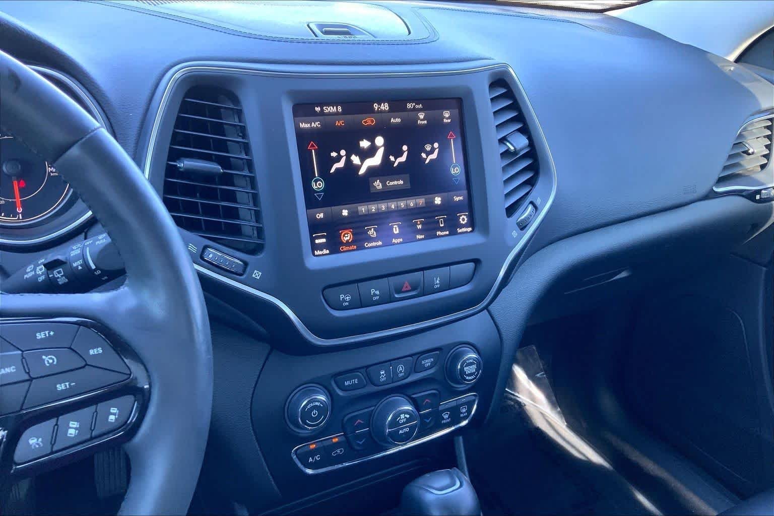 Used 2023 Diamond Black Crystal Pearlcoat Jeep Altitude Lux image 6