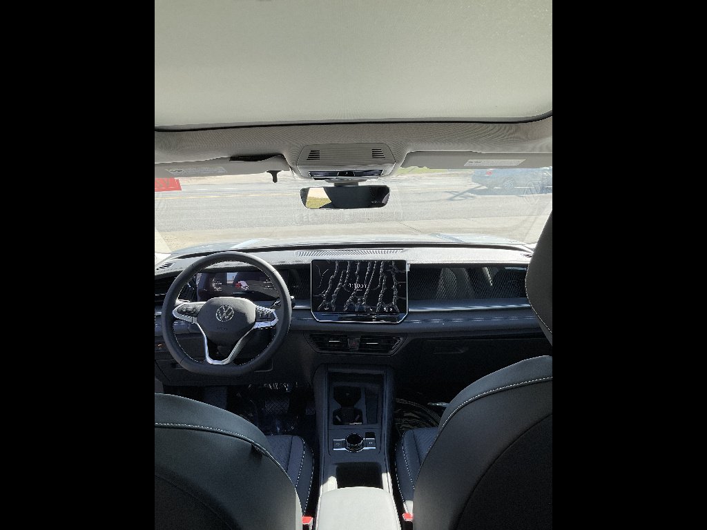 2026 Volkswagen Tiguan SE - Photo 10
