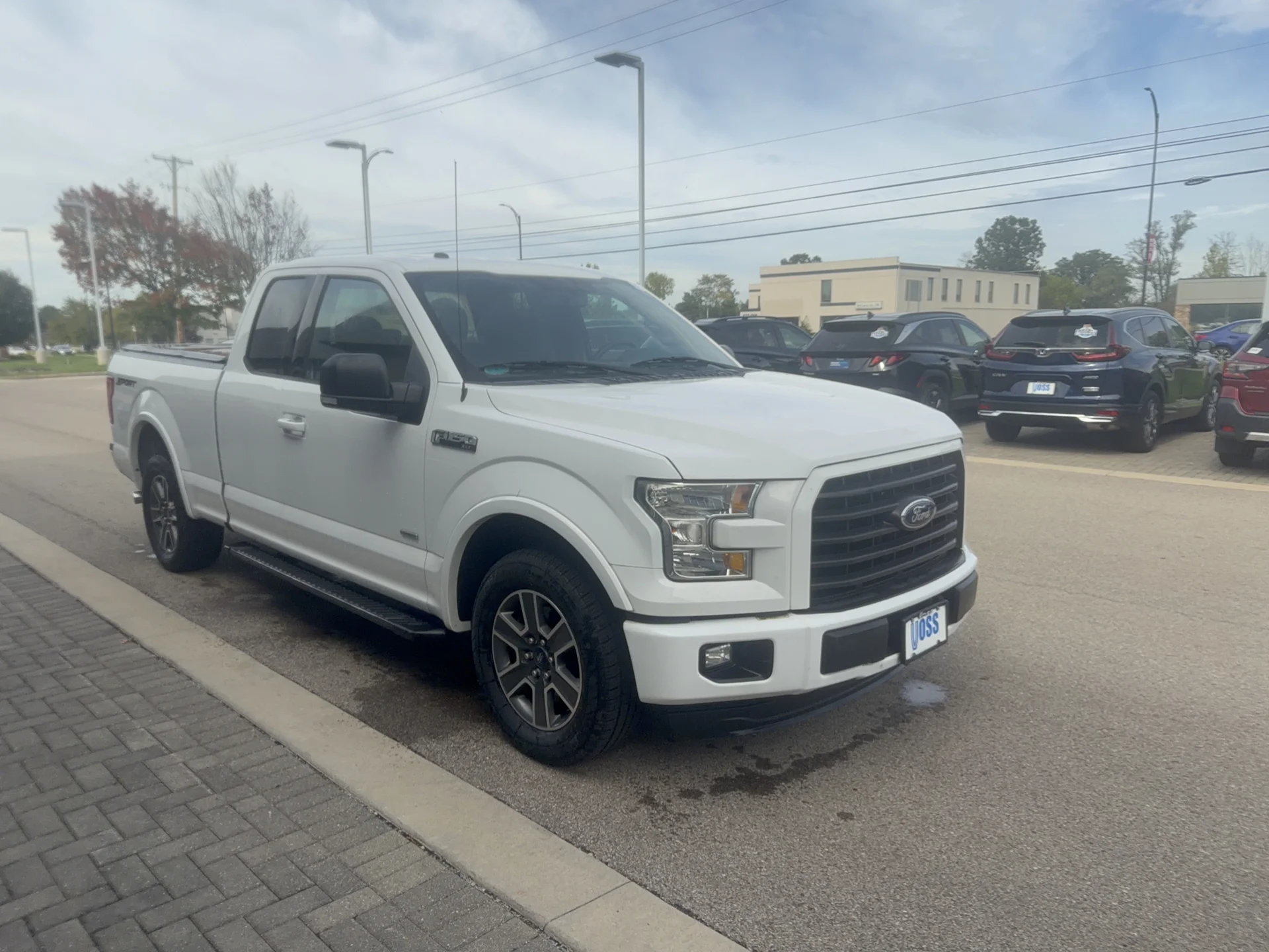 Used 2016 Oxford White Ford XLT image 1