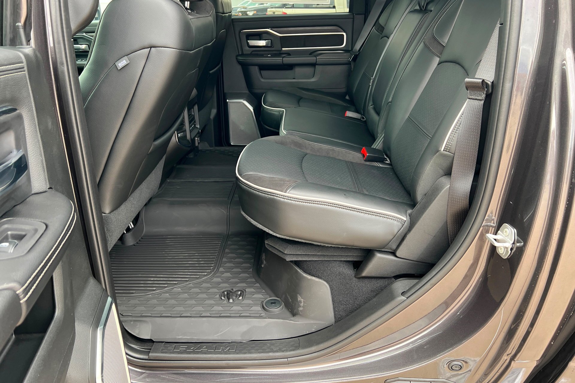 New 2027 Granite Crystal Metallic Clear-Coat Exterior Paint RAM Laramie image 22