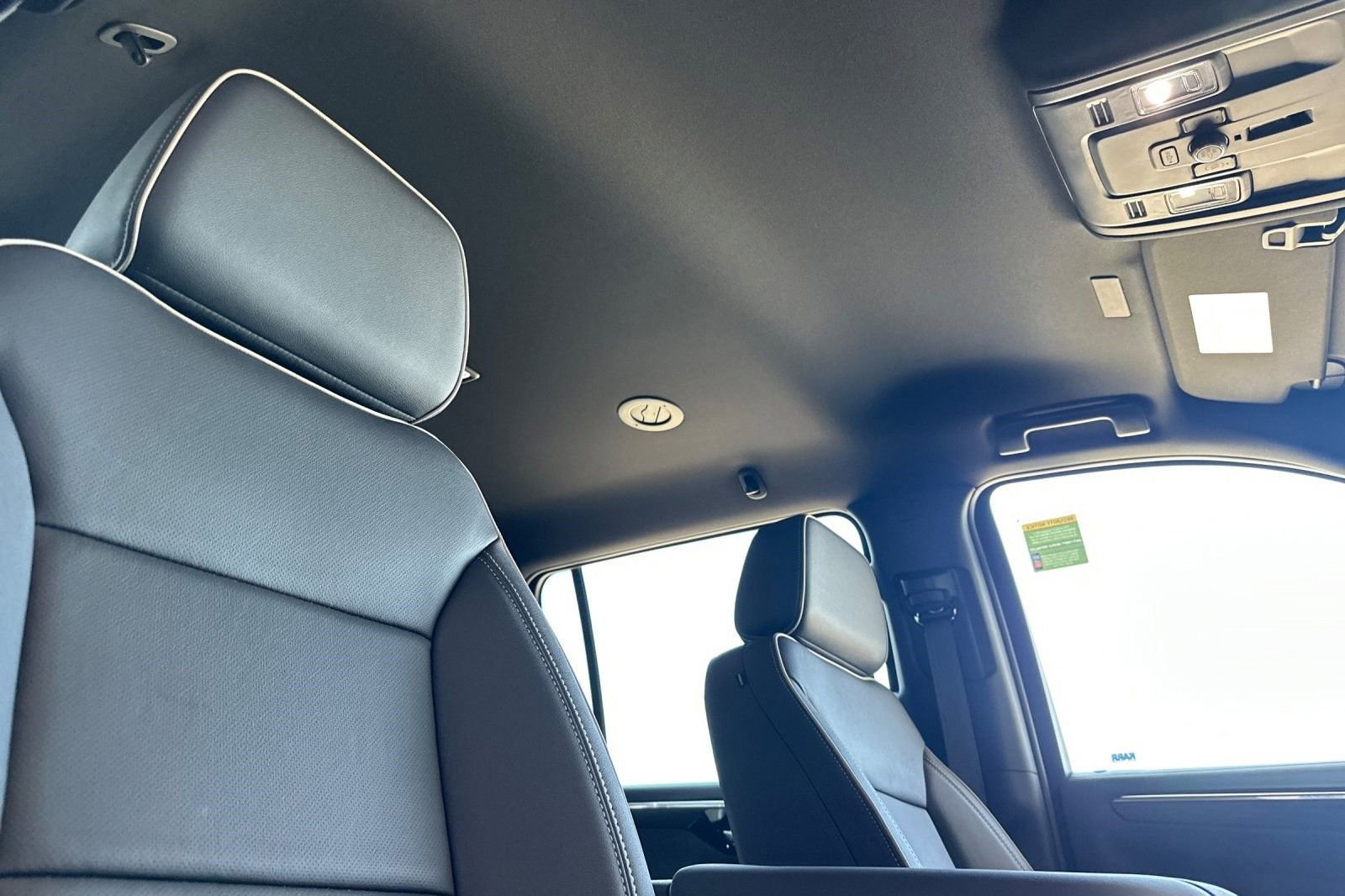 2025 Chevrolet Suburban Premier - Photo 19