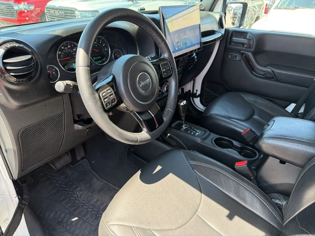Used 2014 White Jeep Unlimited Sahara image 32