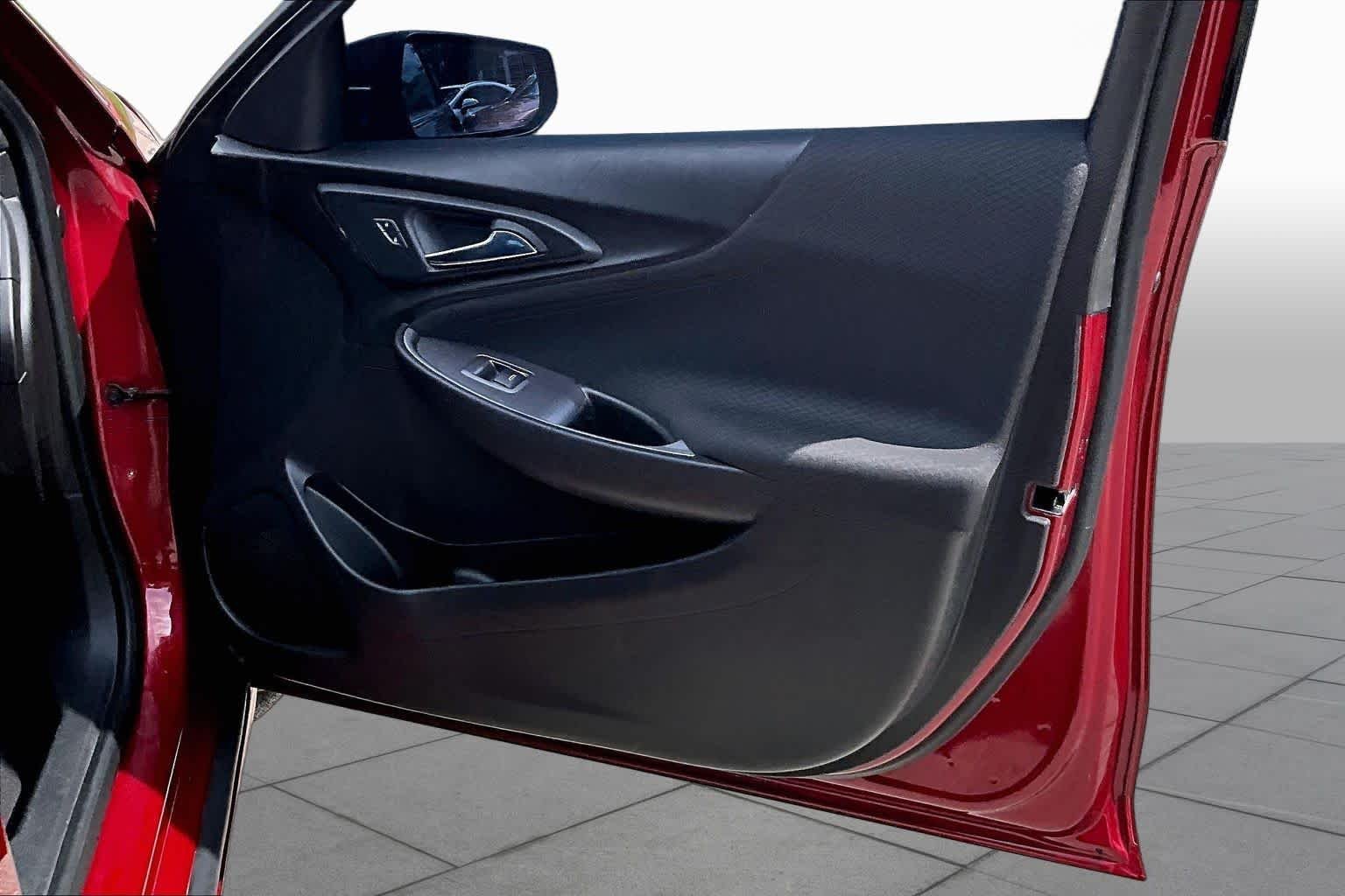 Used 2020 Cajun Red Tintcoat Chevrolet RS image 27