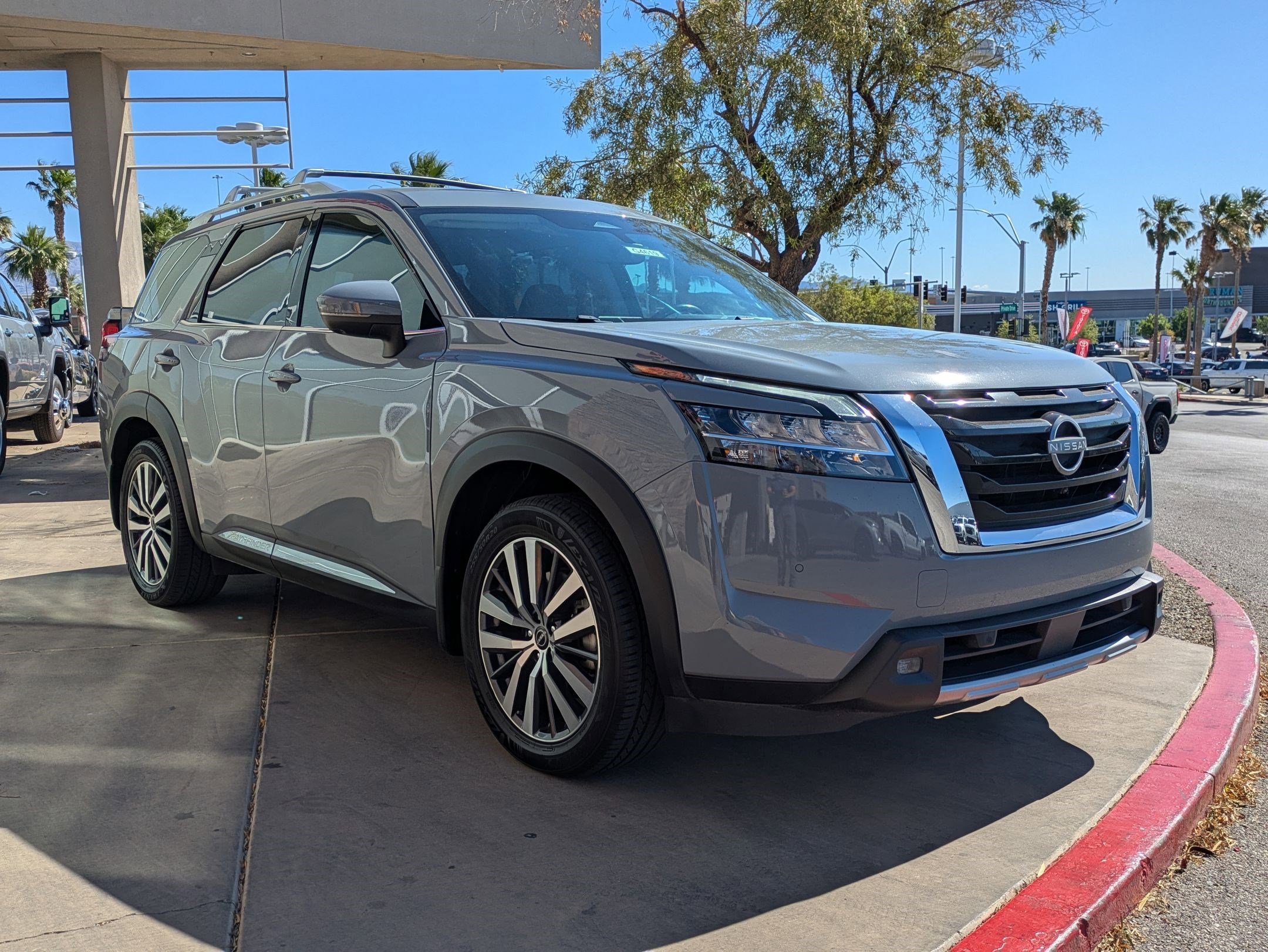 Used 2022 Gray Nissan Platinum 2WD image 7