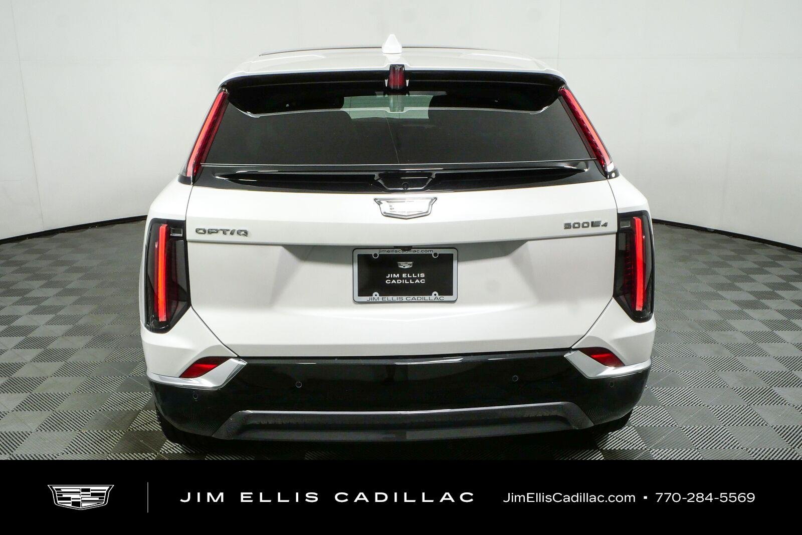 Used 2025 Crystal White Tricoat Cadillac Luxury 1 image 28