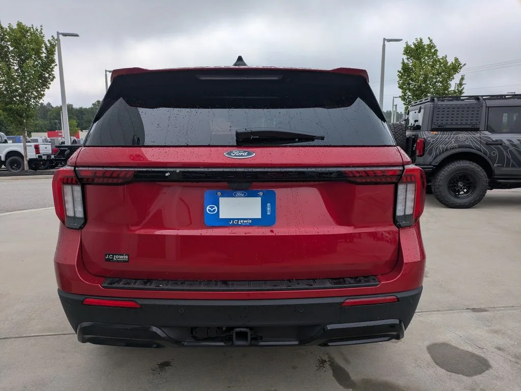New 2026 Rapid Red Metallic Tinted Clearcoat Ford ST-Line image 5