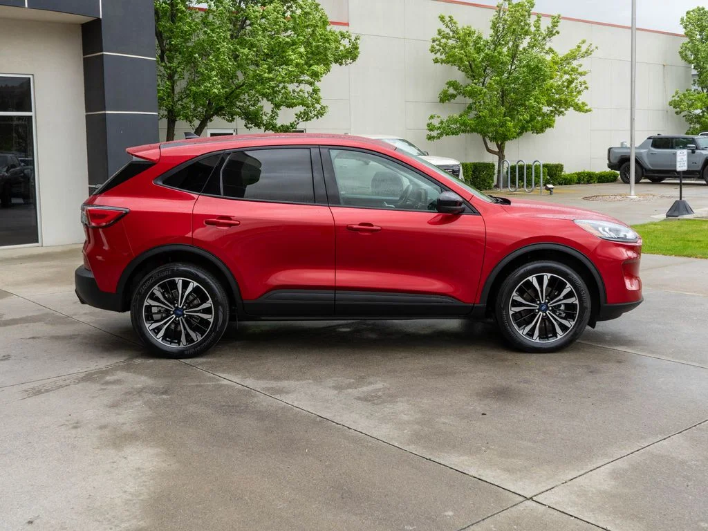Used 2022 Red Ford SEL image 8