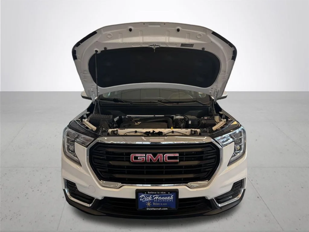 Used 2024 White GMC SLE image 4