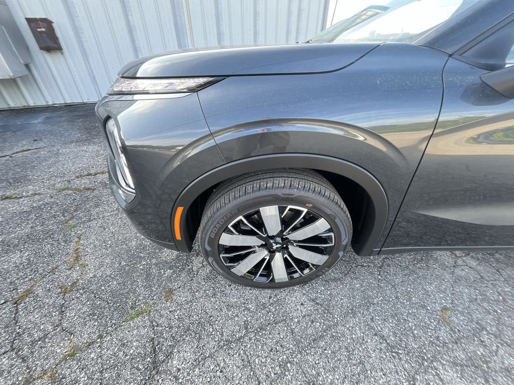 2025 Mitsubishi Outlander SE - Photo 10