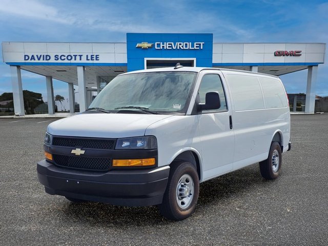 2025 Chevrolet Express Cargo WT