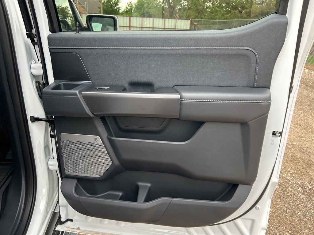 New 2026 Oxford White Ford Lariat image 43