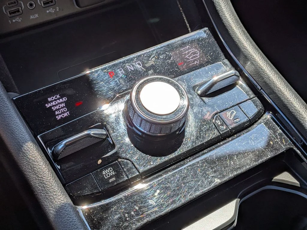 Used 2022 White Jeep Overland image 19