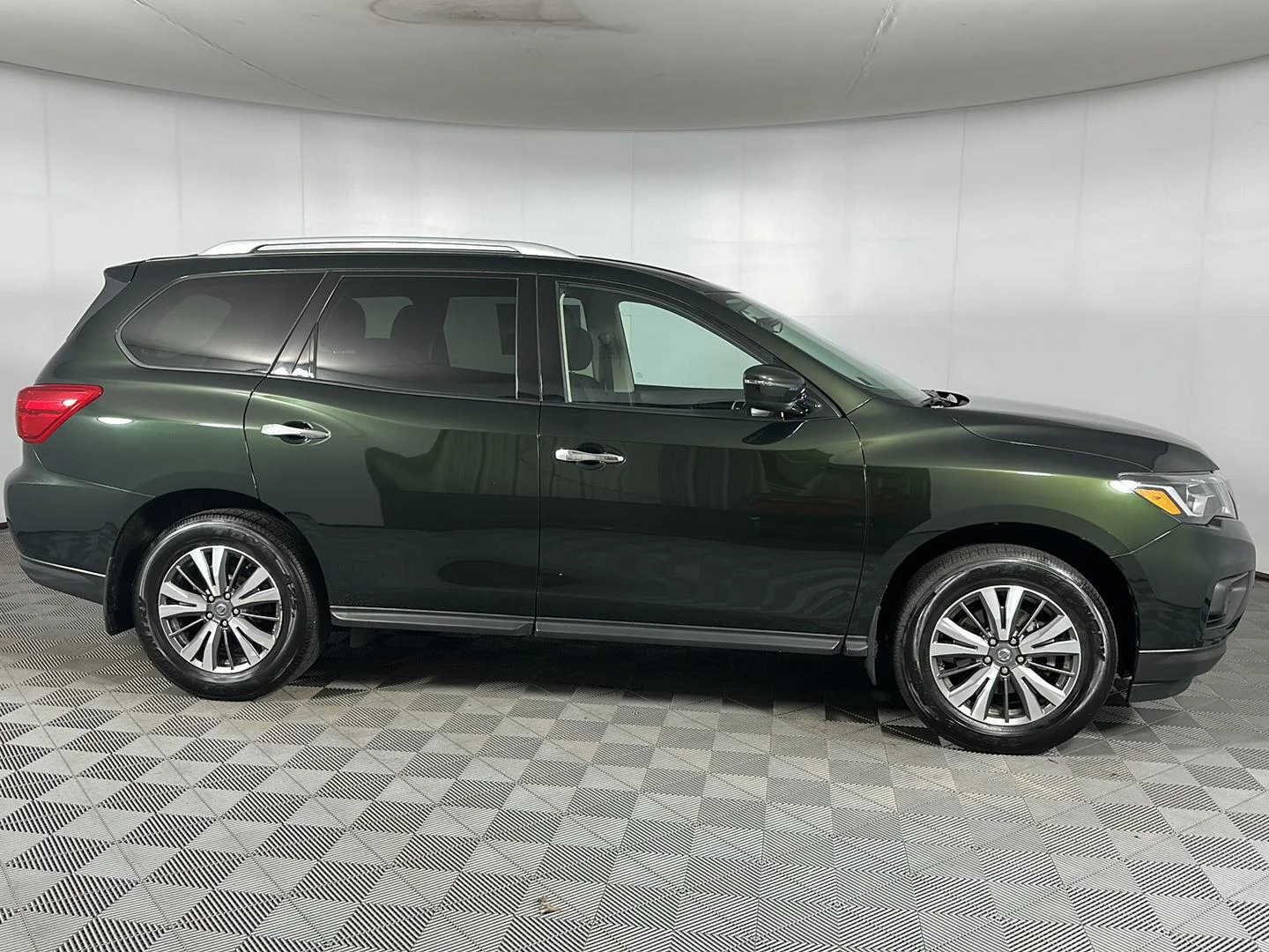 Used 2019 Midnight Pine Metallic Nissan SV image 28