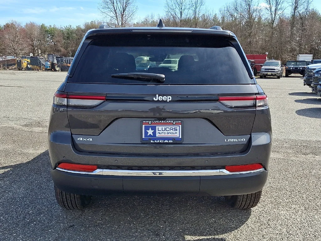 New 2026 Baltic Gray Metallic Clear-Coat Exterior Paint Jeep Laredo X image 7
