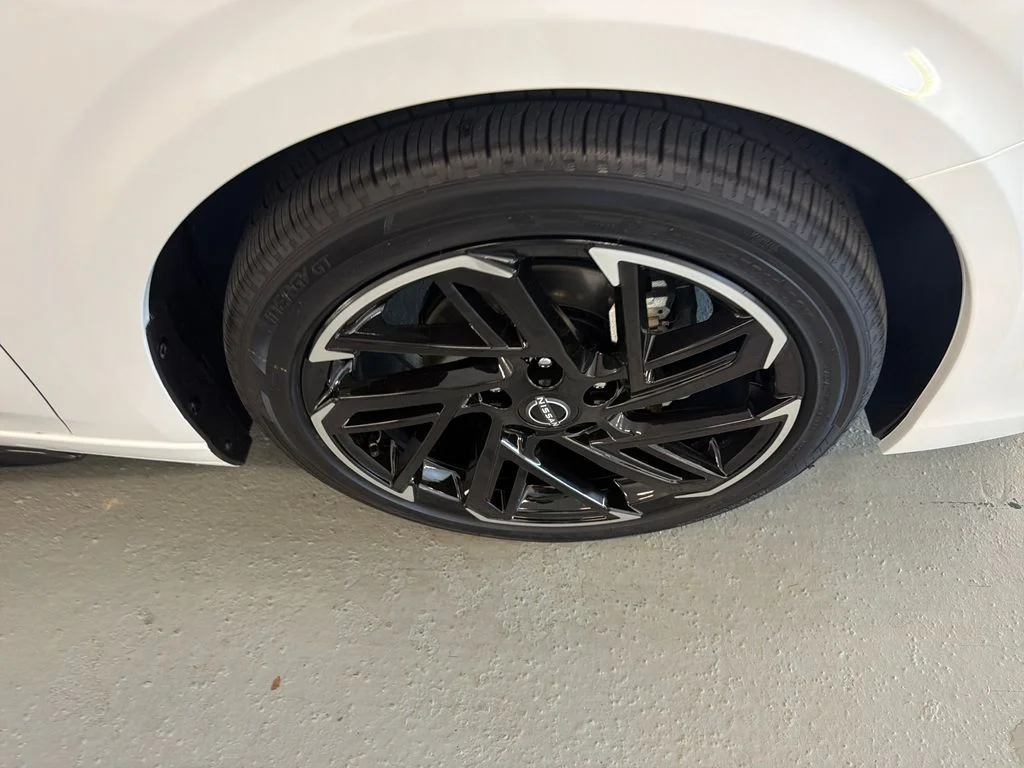 New 2027 Aspen White TriCoat / Super Black Two-tone Nissan SR image 4