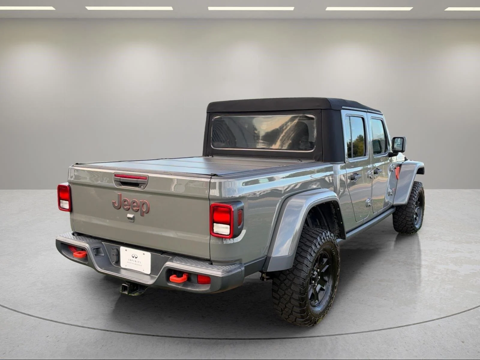 Used 2022 Sting-Gray Clearcoat Jeep Mojave image 5