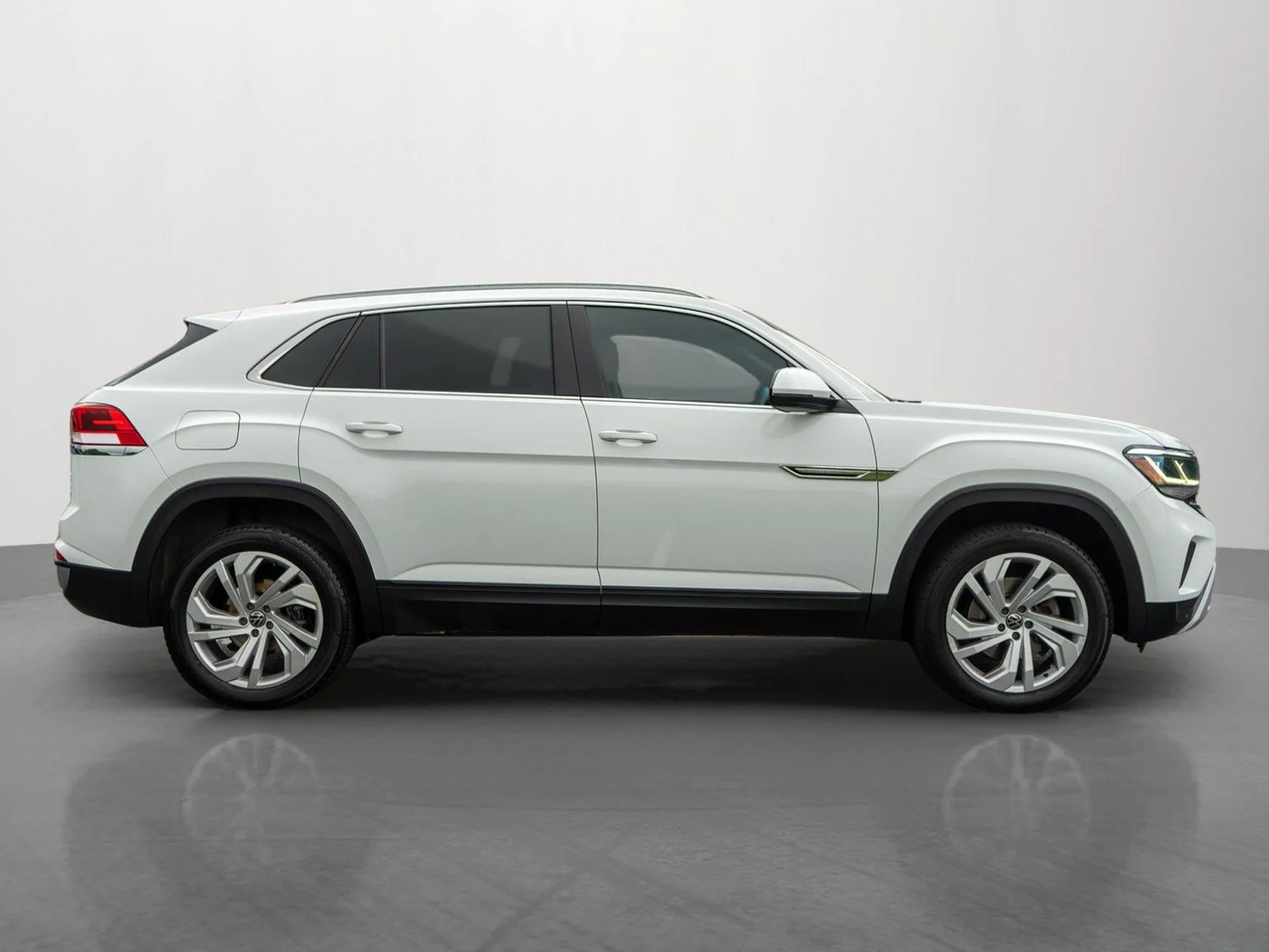 Used 2020 Pure White Volkswagen 2.0T SEL image 8