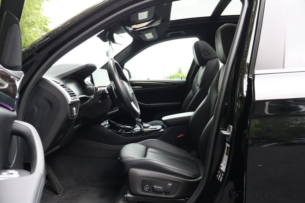 Used 2024  BMW xDrive30i image 35