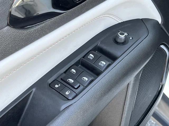 Used 2025 White Jeep Limited image 26