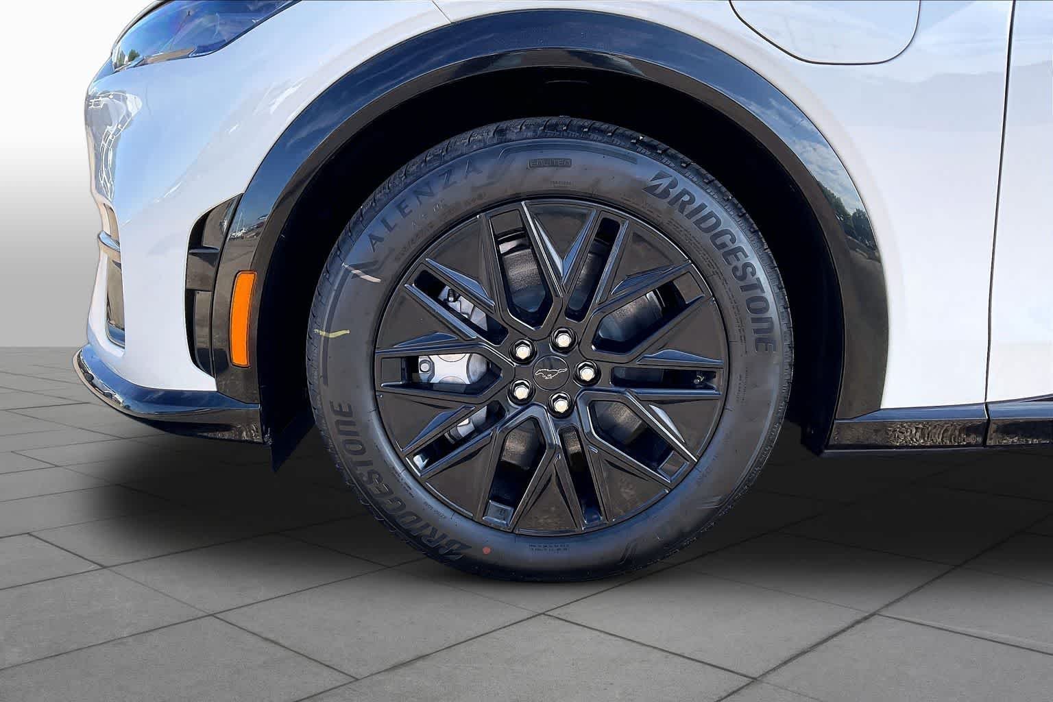 New 2026 Star White Metallic Tri-coat Ford Premium image 11