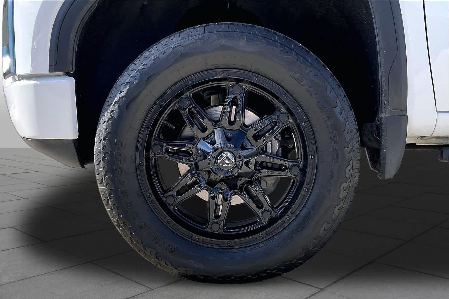 Certified Used 2022 Summit White GMC AT4 image 15