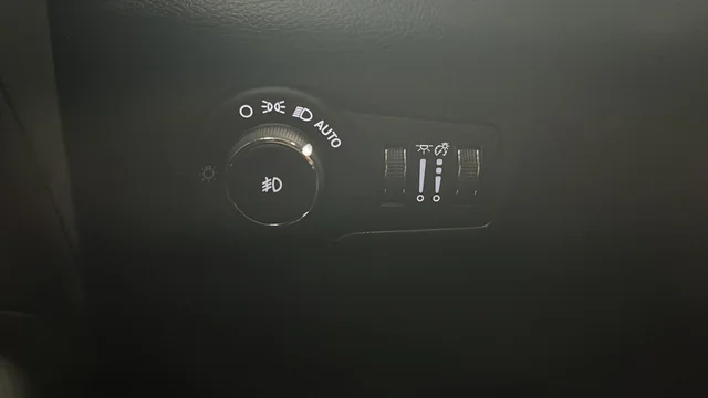 Used 2025 Diamond Black Jeep Latitude image 30