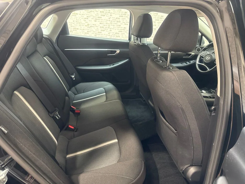 Used 2021 Phantom Black Hyundai SEL image 12