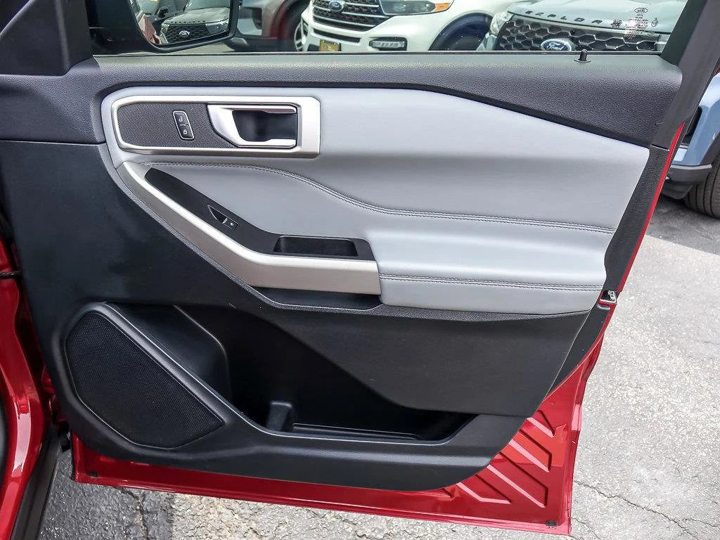 Used 2023 Red Metallic Ford XLT image 33