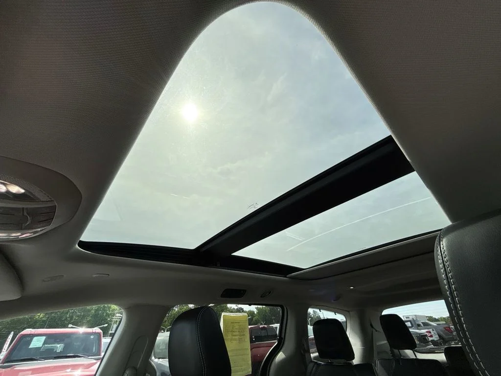 Used 2024 White Chrysler Limited image 16
