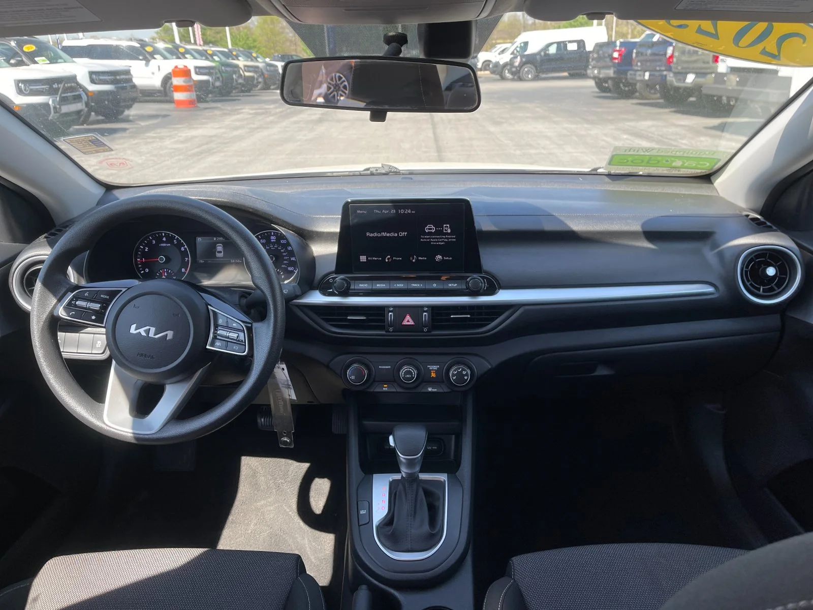 Used 2023 White Kia LXS image 15