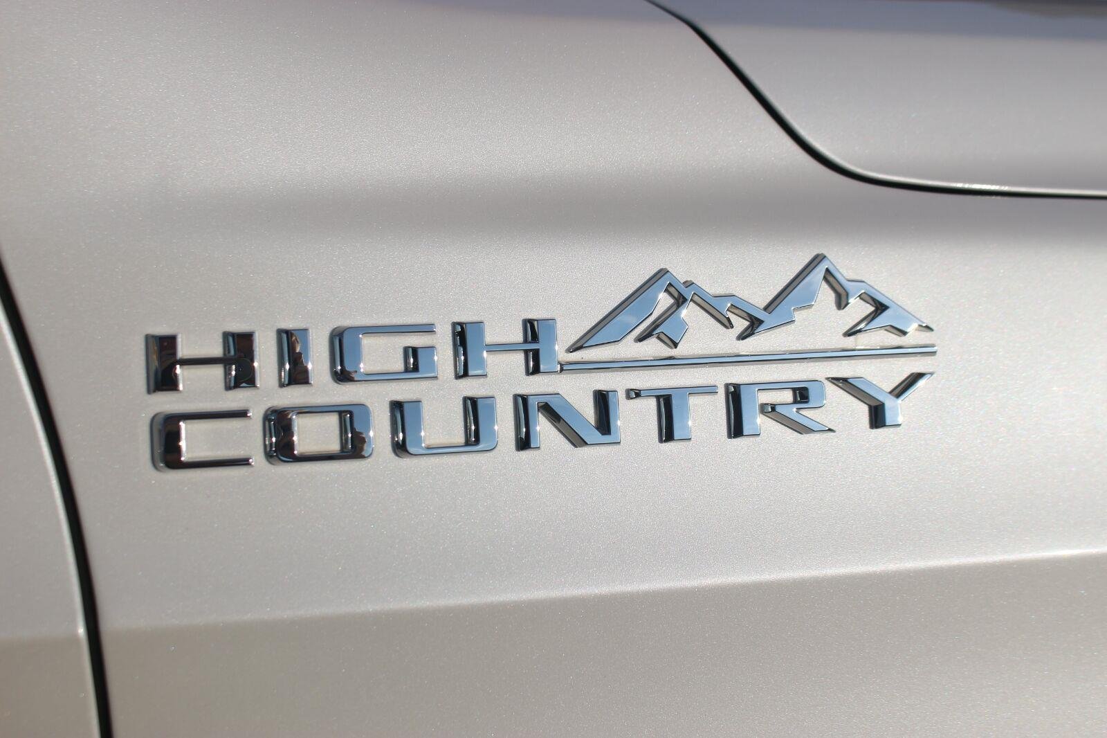 Used 2021 IRIDESCENT PEARL TRICOAT Chevrolet High Country image 9