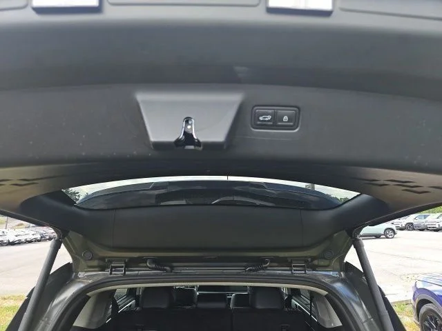 Used 2024 Green Hyundai Limited image 7