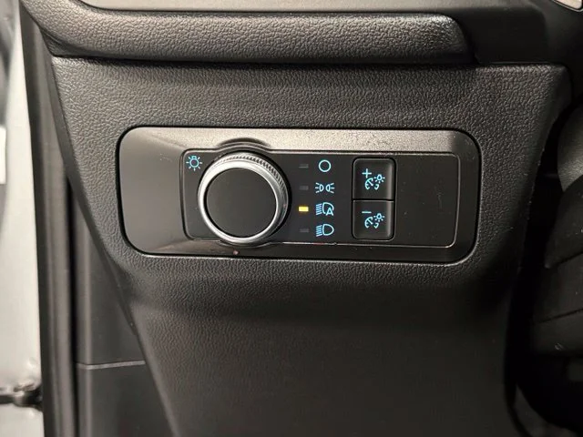 Used 2021 Silver Ford SE image 13