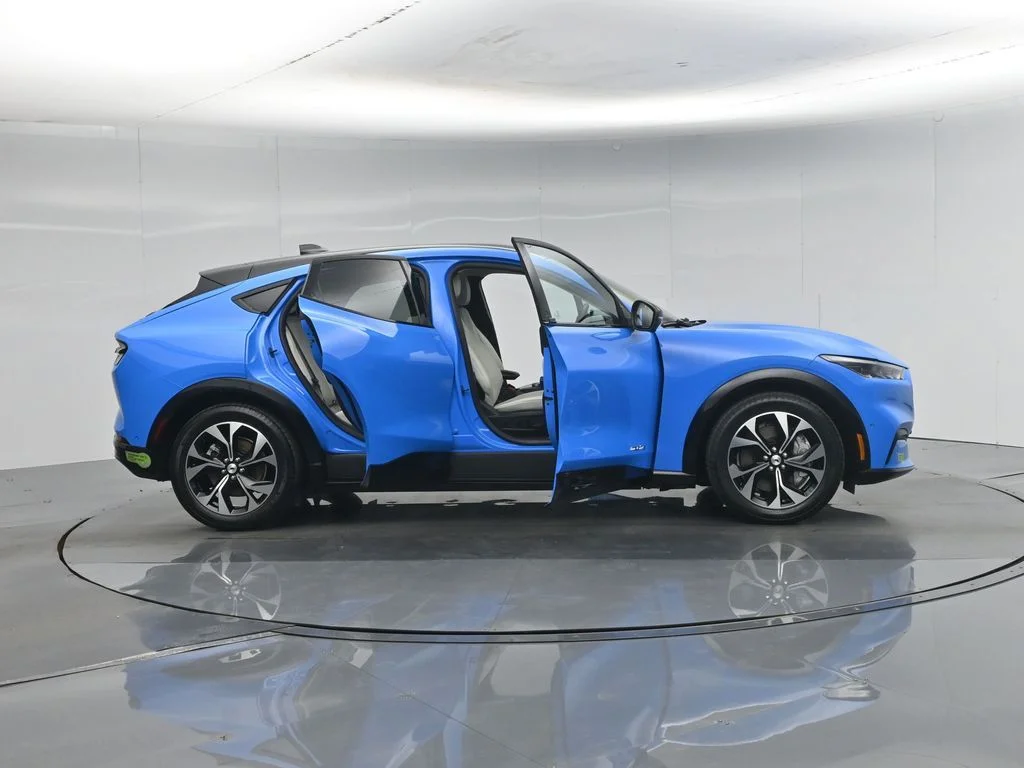 Used 2023 Blue Ford Premium image 4