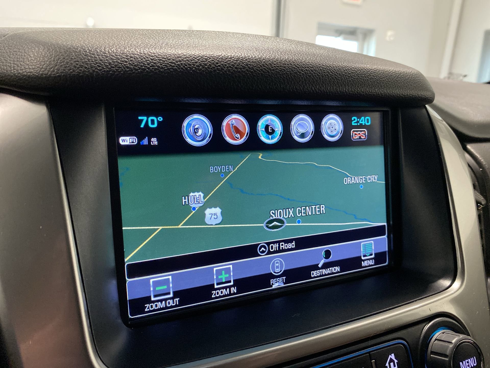 Used 2020 IRIDESCENT PEARL TRICOAT Chevrolet Premier image 14