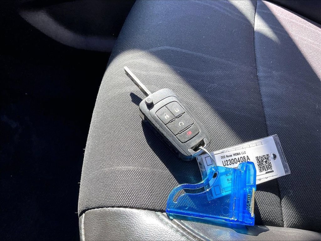 Used 2015 BRILLIANT BLUE METALLIC Chevrolet LT image 29