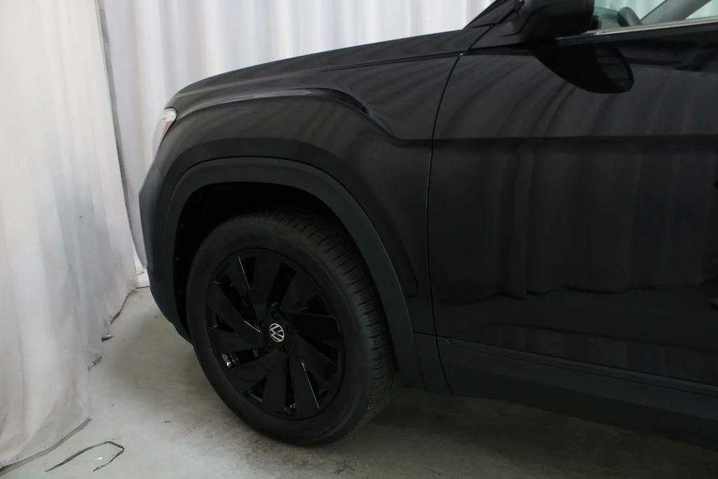 New 2026 Black Volkswagen 2.0T SE w/Technology image 30