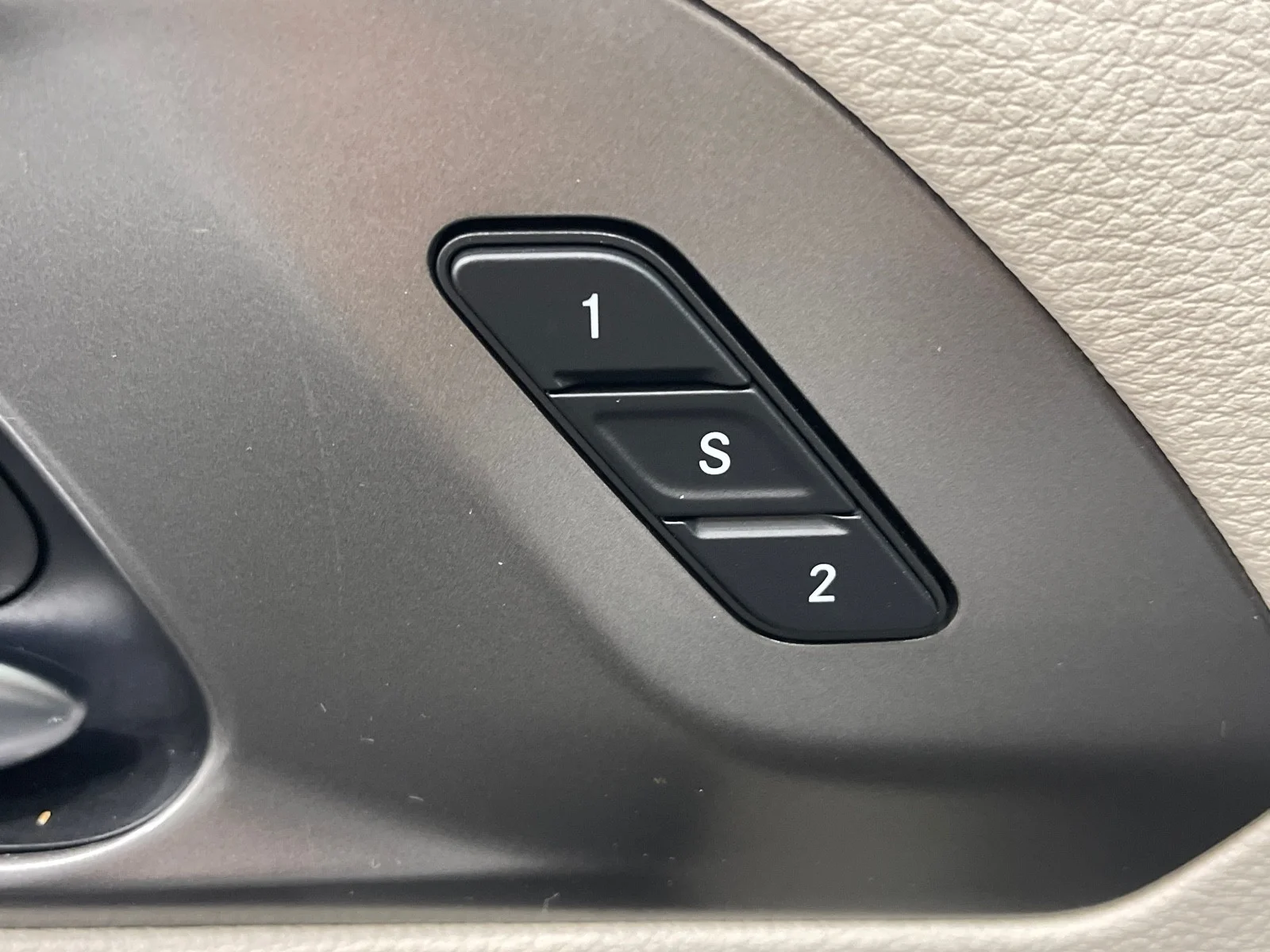 Used 2023 Bright White Clearcoat Chrysler Touring L FWD image 36