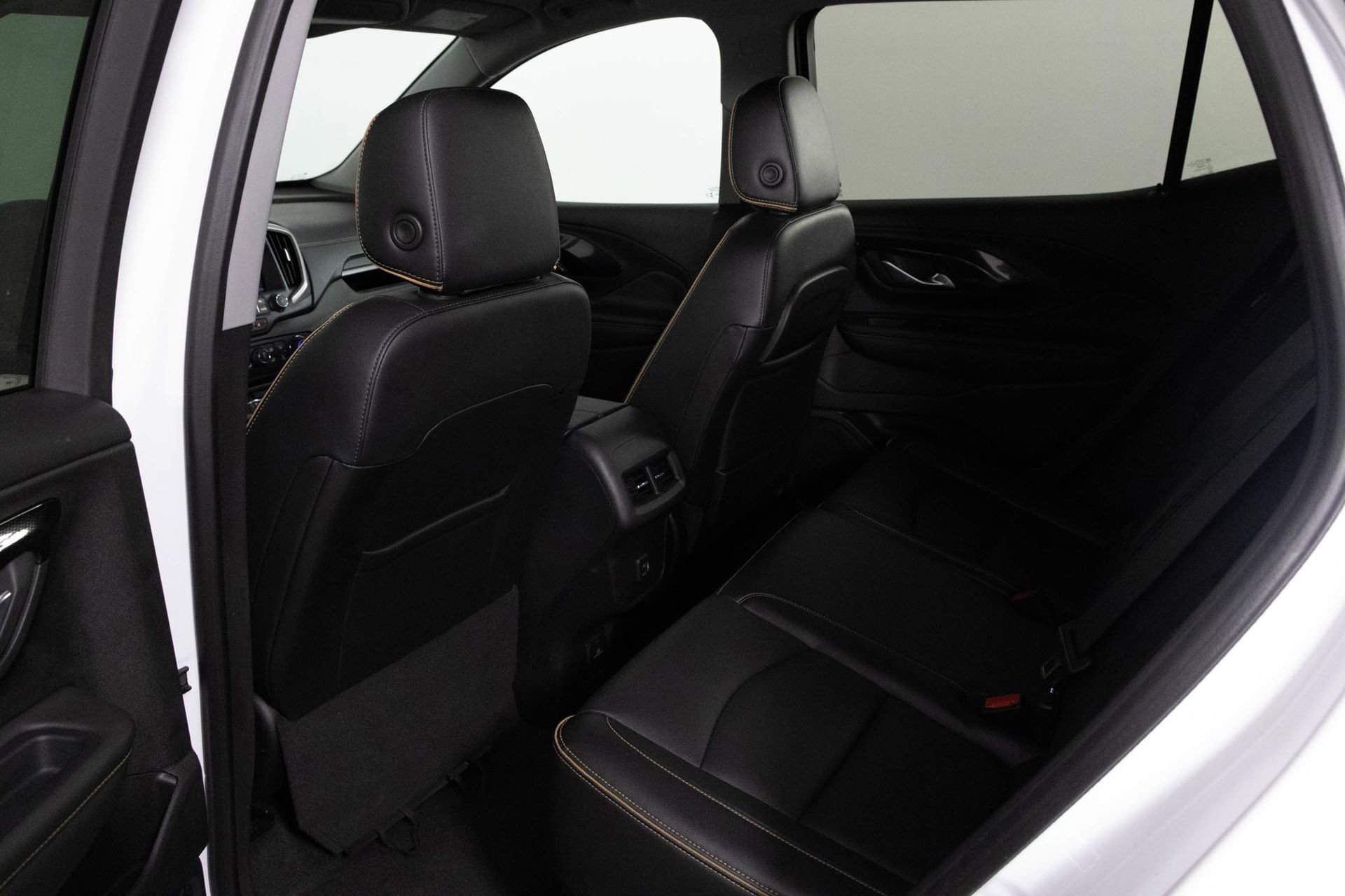 2023 GMC TERRAIN - Image 33