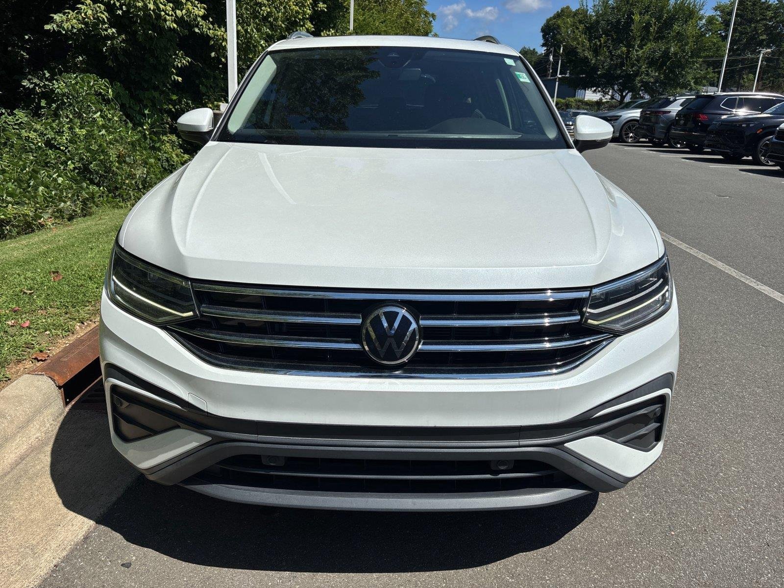Used 2023 Opal White Pearl Volkswagen SE image 8